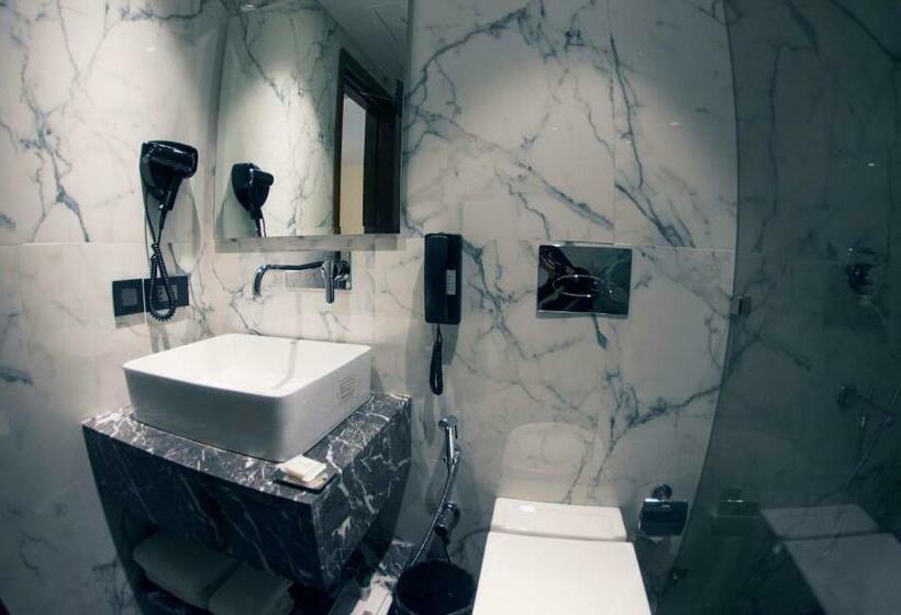 اتاق لوکس, Connaught Royale