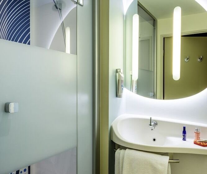 Номер Стандарт Трехместный, Ibis Budget Saint Quentin Yvelines   Vélodrome