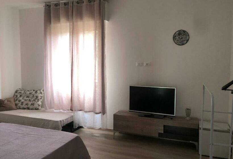 اتاق لوکس با تخت بزرگ, R&b Midora