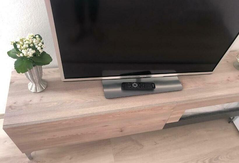اتاق لوکس با تخت بزرگ, R&b Midora