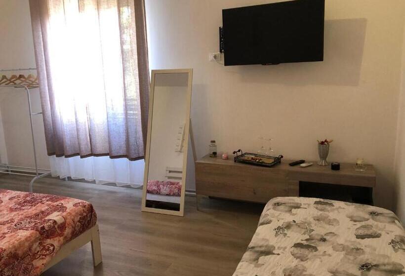 اتاق لوکس با تخت بزرگ, R&b Midora