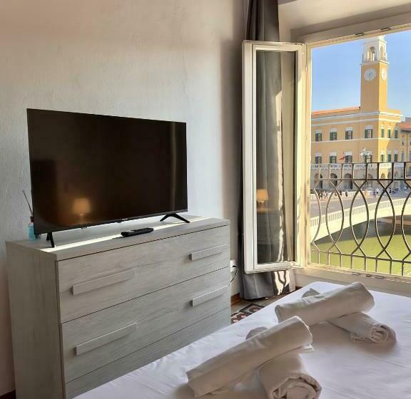 اتاق لوکس با تخت بزرگ, Lungarno Suite