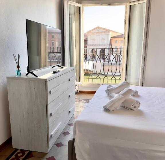 اتاق لوکس با تخت بزرگ, Lungarno Suite