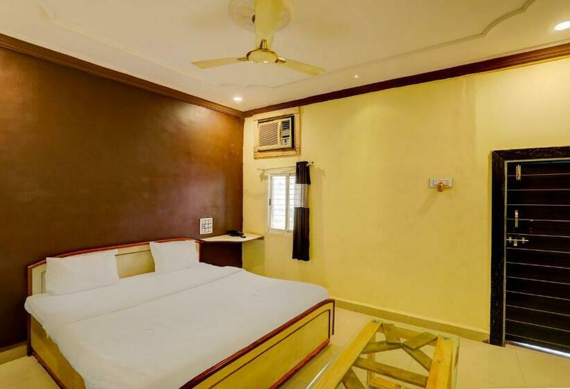 Трехместный Номер Классика, Oyo Hotel Santushti Maharaja