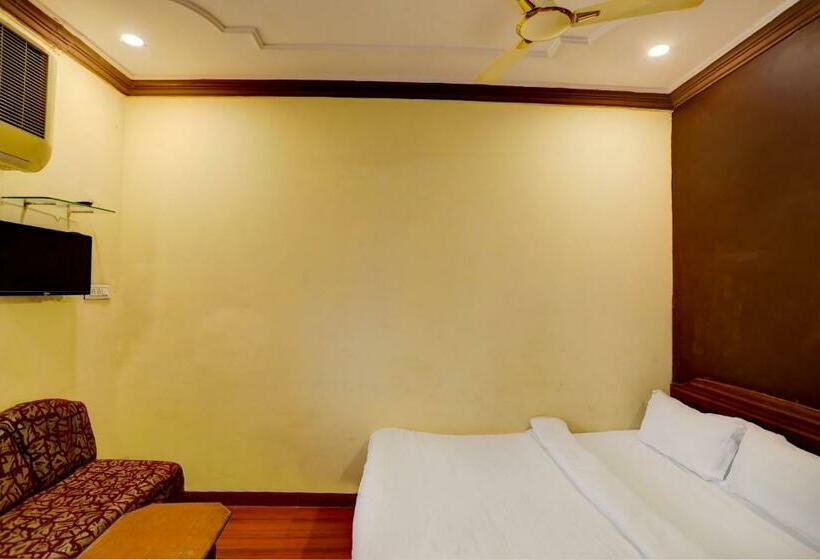 Трехместный Номер Классика, Oyo Hotel Santushti Maharaja