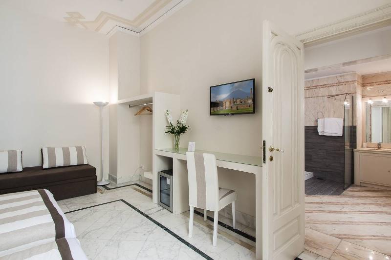 舒适三人间, Palazzo Starace