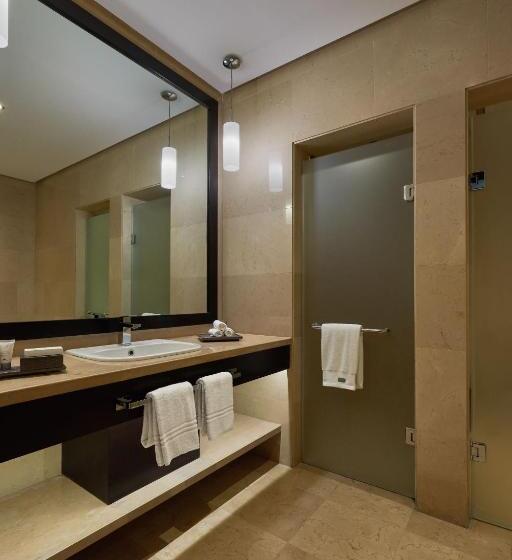 מיטת קינג בסוויטה, The Westin Cairo Golf Resort & Spa, Katameya Dunes
