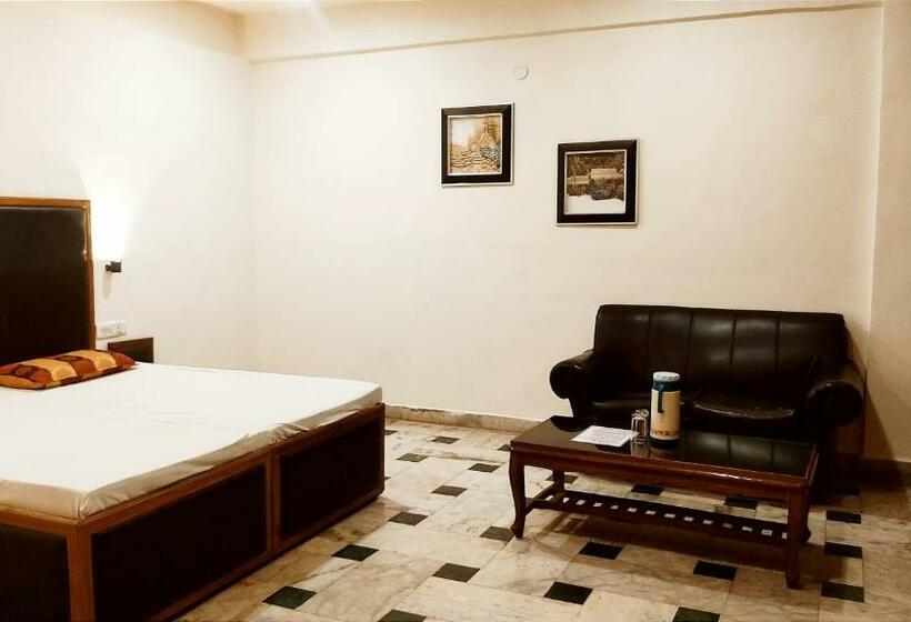 Номер Deluxe Кровать Кинг, International    Bus Stand Jalandhar City