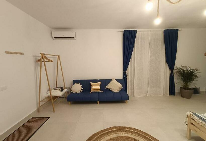 اتاق لوکس خانوادگی, Vadooinn