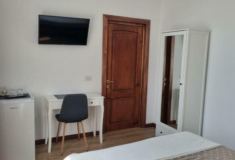 اتاق استاندارد, Denisa House