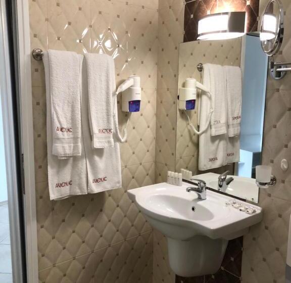 غرفة قياسية ثلاثية, Avenue Deluxe