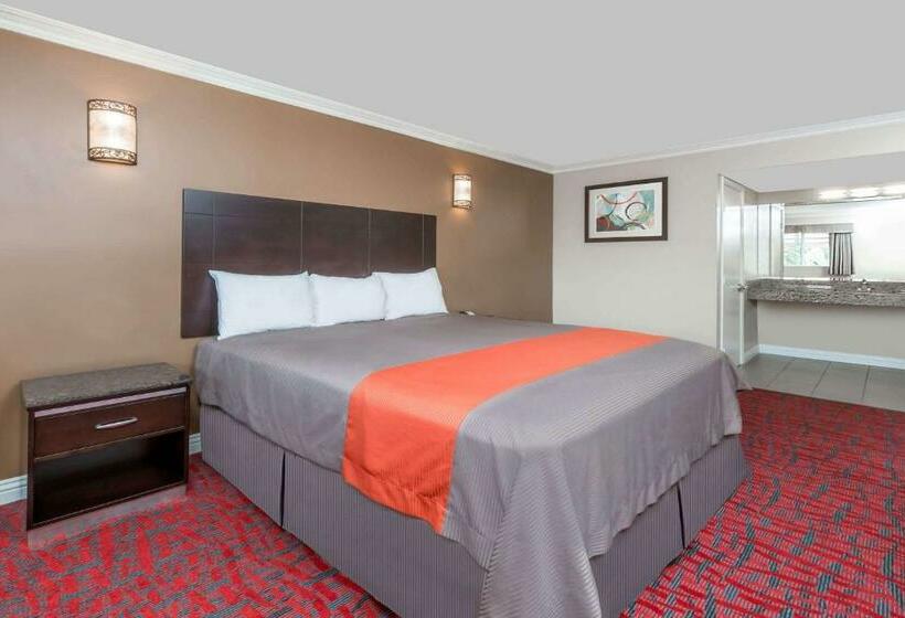 Стандартный Номер Кровать Кинг, Travelodge Inn & Suites By Wyndham Bell Los Angeles Area
