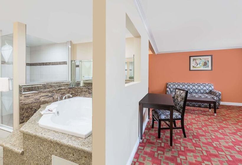 Люкс, Travelodge Inn & Suites By Wyndham Bell Los Angeles Area
