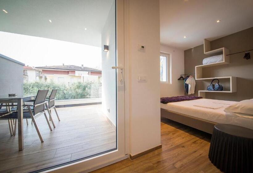 Standard-studio, Riva Lake Lodge