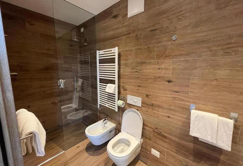 Standard-huone Parveke, Riva Lake Lodge