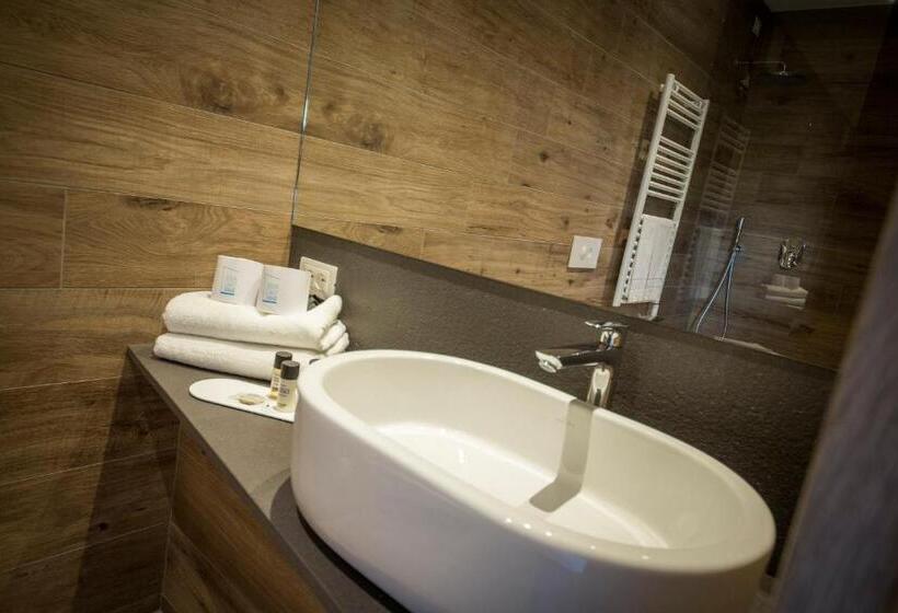 Standard-huone Parveke, Riva Lake Lodge