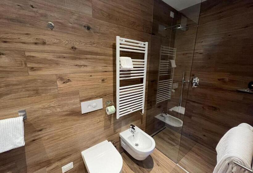 Standard-huone Parveke, Riva Lake Lodge