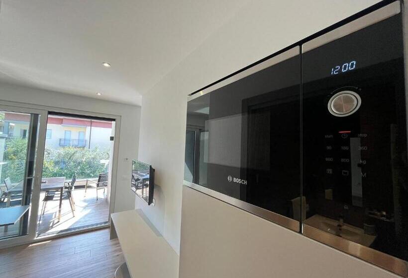 Standard-studio, Riva Lake Lodge