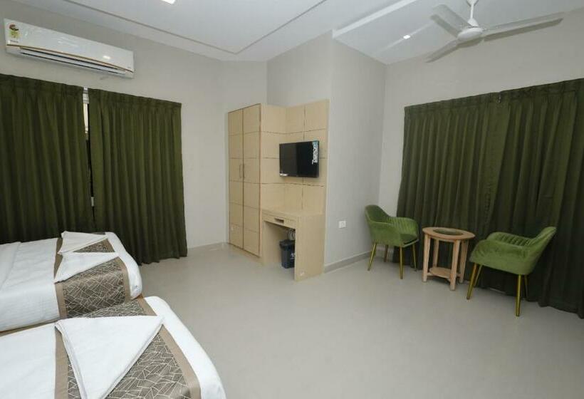 Трехместный Номер Deluxe, Grand Courtyard Business