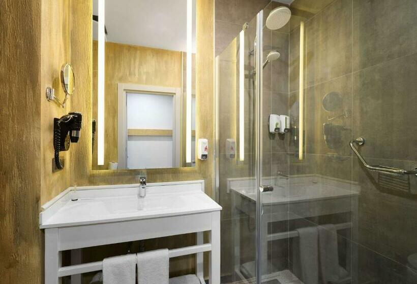 Номер Superior, Ibis Istanbul Airport