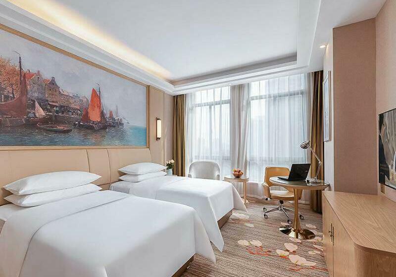 Номер Deluxe, Vienna Hotel Danyang Glasses City High Speed Railway Station Dabo