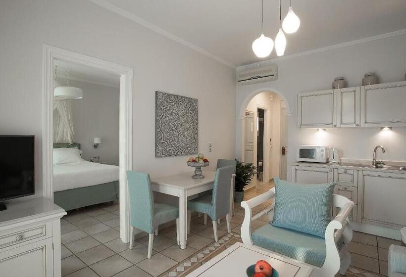 سوییت جونیور با چشم‌انداز جانبی دریا, Delfino Blu Wellness Boutique
