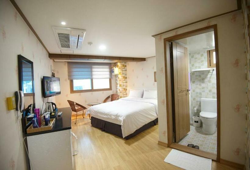 Номер Стандарт, Dorcas Tourist Hostel