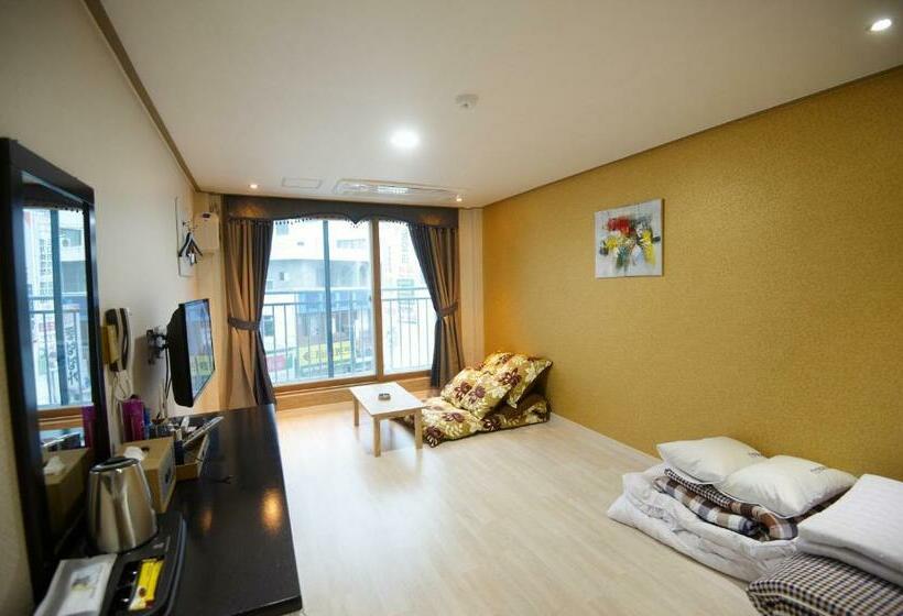 Семейный Номер, Dorcas Tourist Hostel