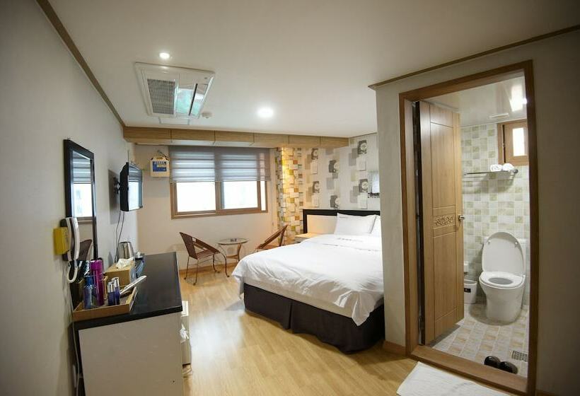 Номер Стандарт, Dorcas Tourist Hostel