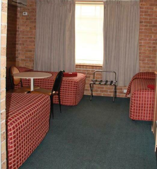 Семейный Номер, Town And Country Motor Inn