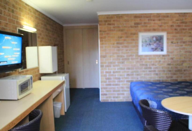 Номер Стандарт, Town And Country Motor Inn
