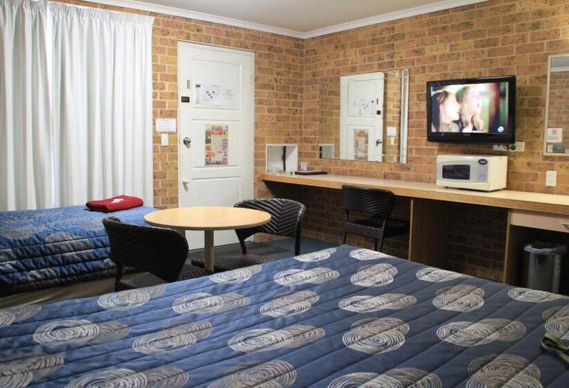 Номер Стандарт, Town And Country Motor Inn