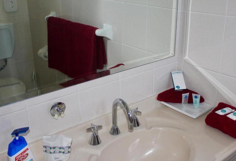 Номер Стандарт, Town And Country Motor Inn