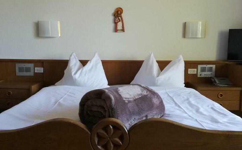Апартаменты 1 Спальня с Балконом, Ferienwohnungen St Hippolyt Mit Hallenbad