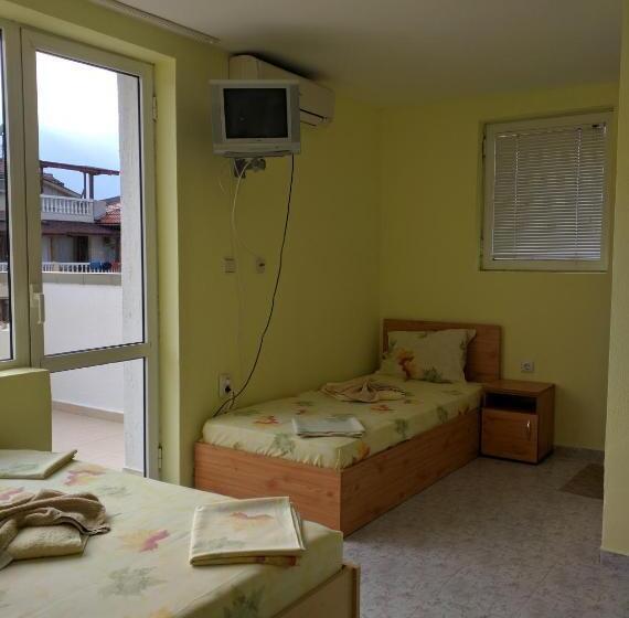اتاق استاندارد سه نفره, Guest Rooms Nia Elis Kiten