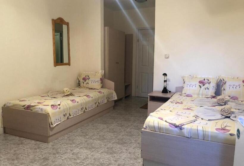 اتاق استاندارد سه نفره, Guest Rooms Nia Elis Kiten