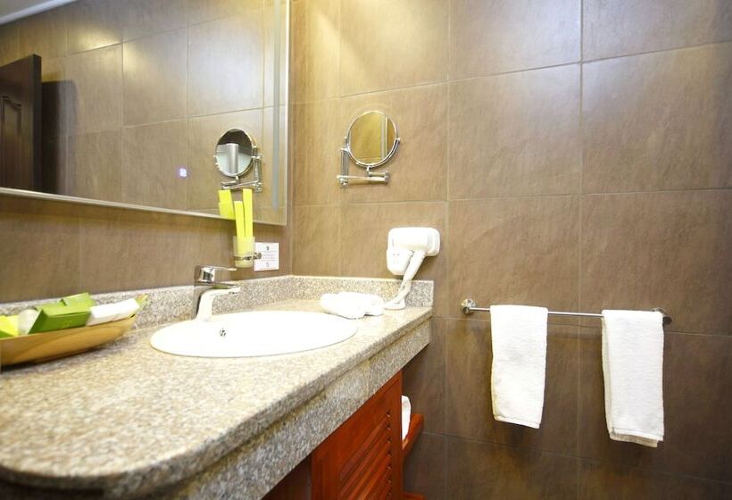 اتاق لوکس, Best Western Premier Garden Hotel Entebbe