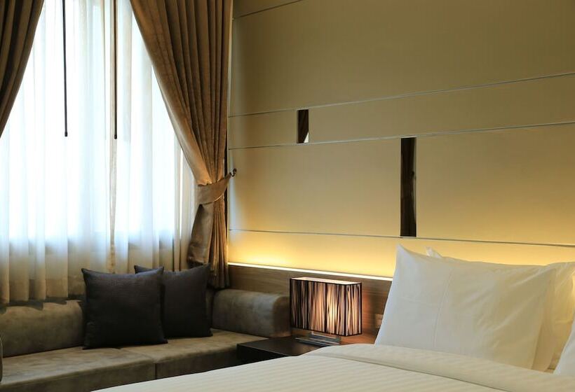 Полулюкс, Hyde Park Chiangmai