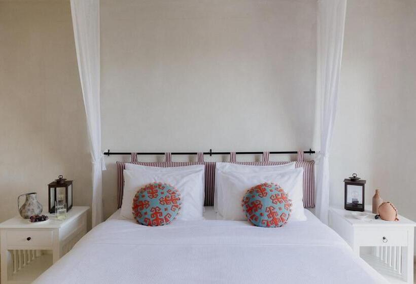 Вилла 3 Спальни с Бассейном, Village Heights Resort