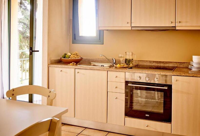 Люкс Семейный 2 Спальни, Village Heights Resort