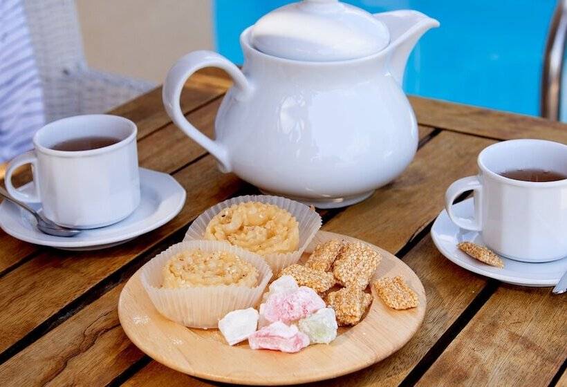 Вилла 3 Спальни с Бассейном, Village Heights Resort