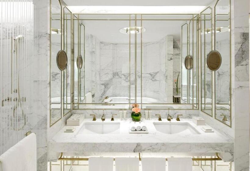 Номер Executive, The Langham Haikou