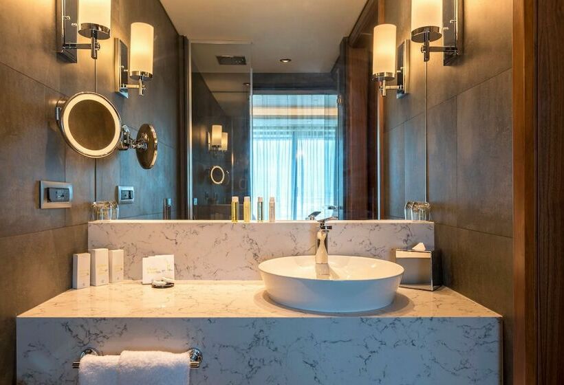 オーシャンビュースーペリアールーム, Golden Tulip Istanbul Bayrampasa