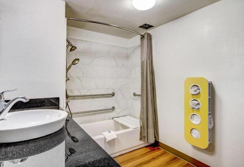 스탠다드 룸 킹사이즈 침대, Motel 6 Waco   Lacy Lakeview