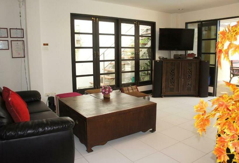 اتاق لوکس با تخت بزرگ, Phuket Gay Homestay
