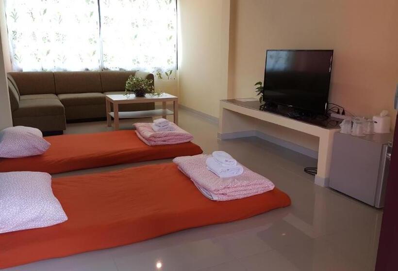 스위트, Juntima Place At Amphawa
