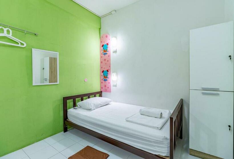 اتاق استاندارد با سرویس بهداشتی مشترک, Sleep Dee Hostel