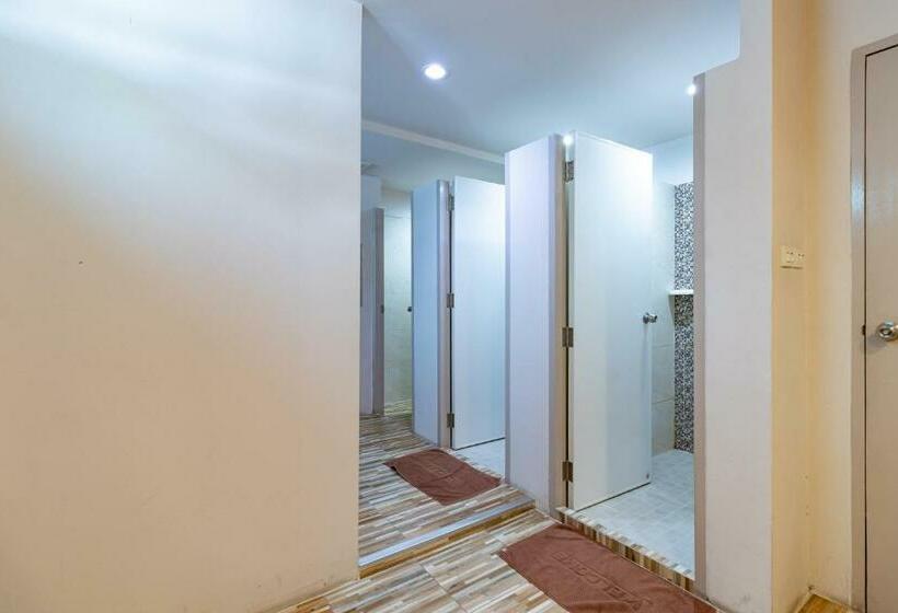 اتاق استاندارد با سرویس بهداشتی مشترک, Sleep Dee Hostel
