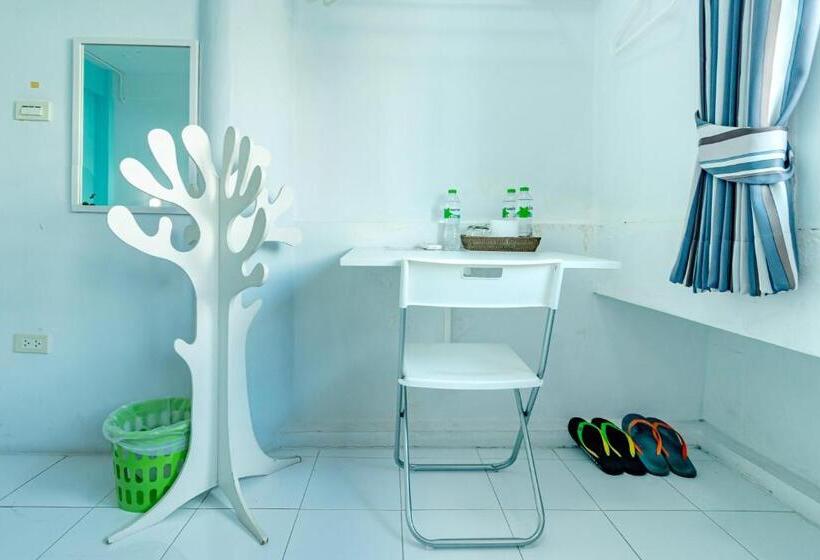 اتاق استاندارد سه تخته با سرویس بهداشتی مشترک, Sleep Dee Hostel