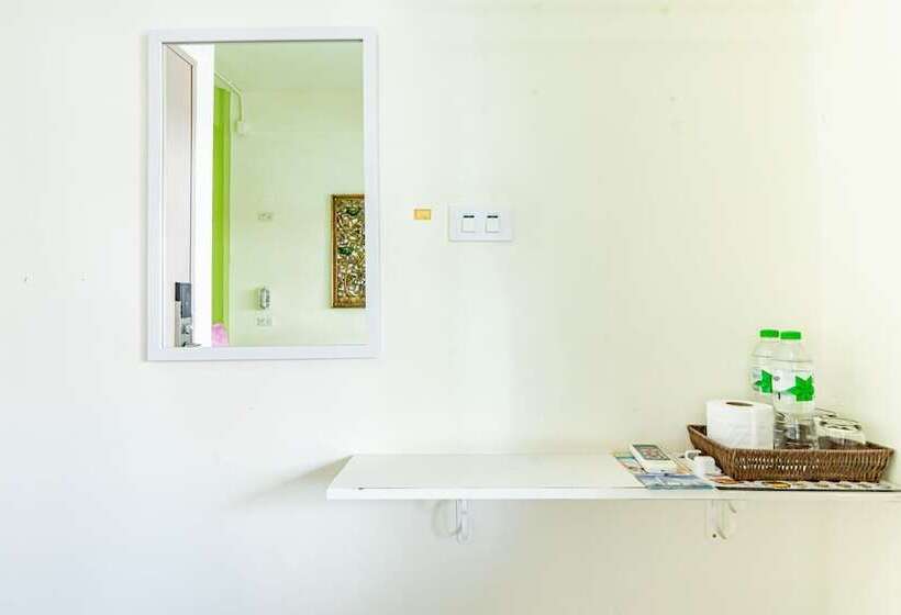 اتاق استاندارد با سرویس بهداشتی مشترک, Sleep Dee Hostel